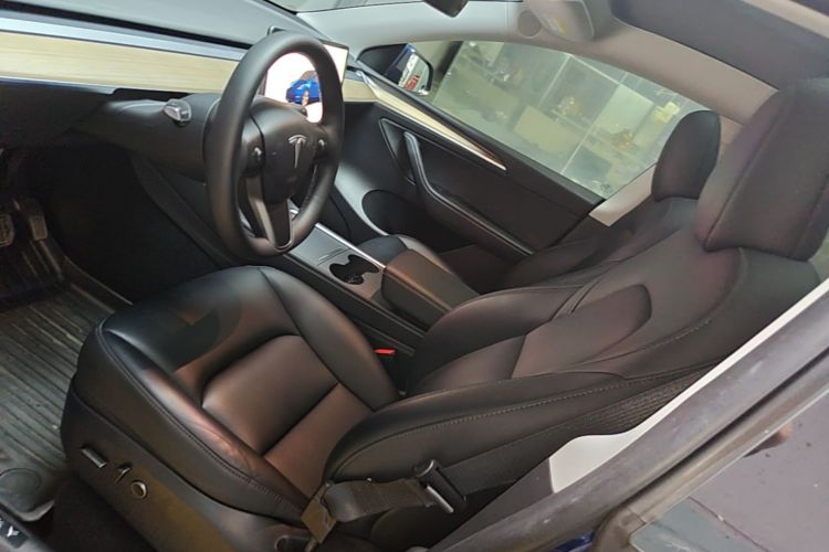 Tesla Model Y 2023 car image #17