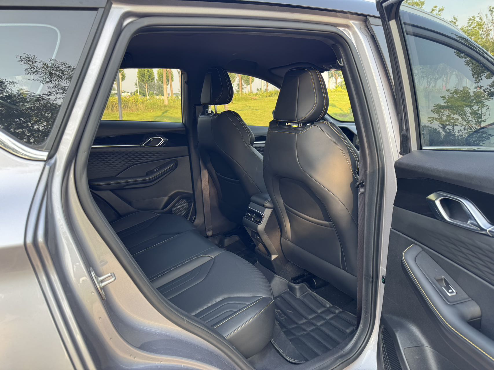 GEELY Coolray 2025 car image #2