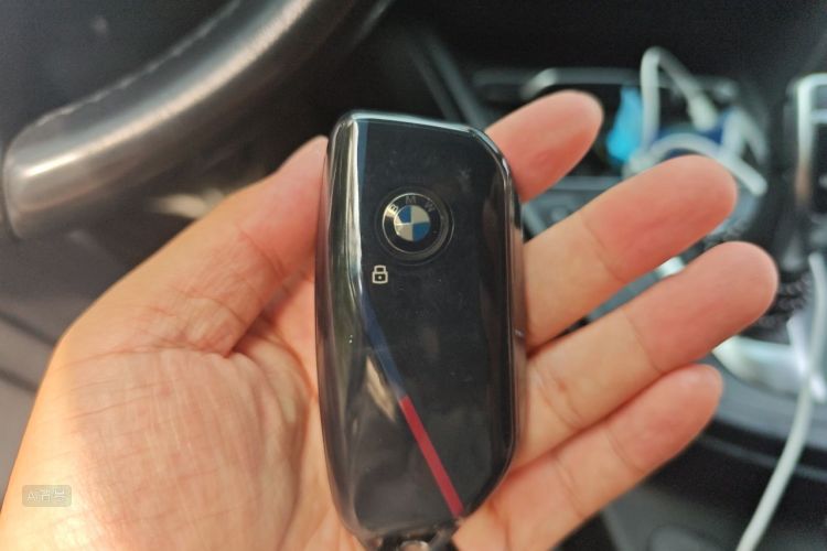 BMW 3 Series 2018 car image #10