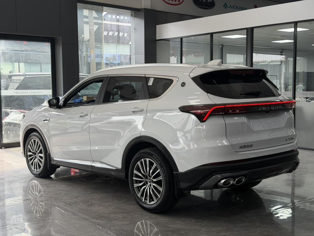Jetour X70 PLUS 2023 car image #4