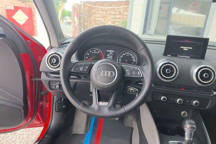 Audi A3 2019 immagine di auto #11