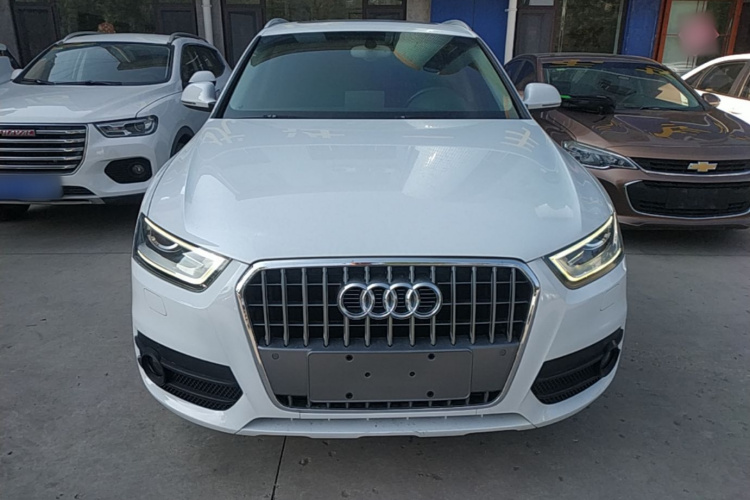 Audi Q3 2015 car image #3