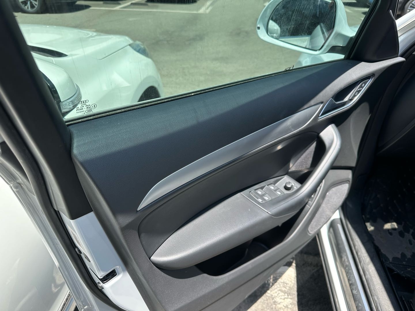 2019 car image #8