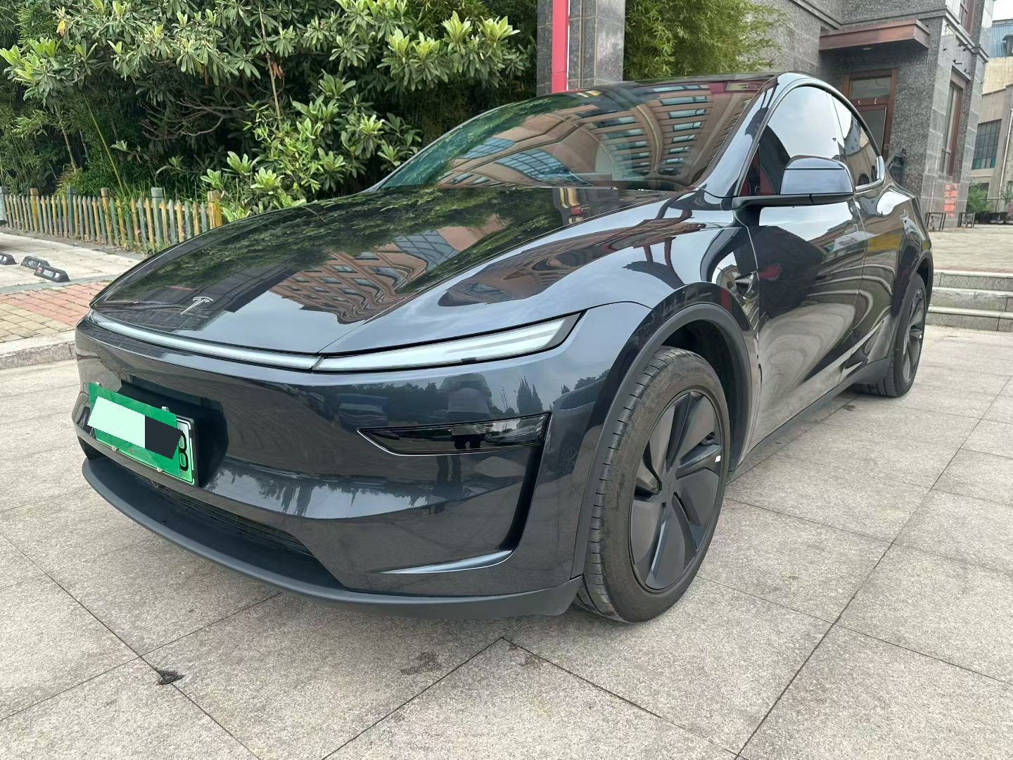 Tesla Model Y 2025 car image 