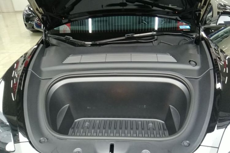 Tesla Model Y 2023 car image #20