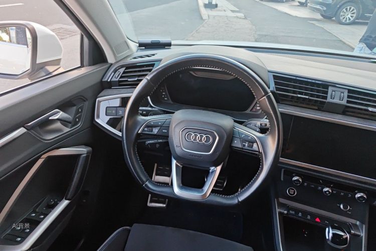 Audi Q3 2022 car image #12