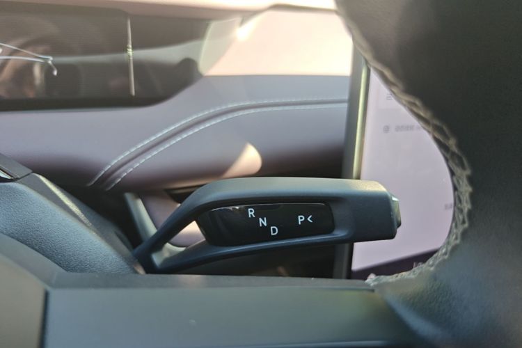 MI SU7 2025 immagine di auto #18