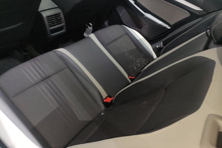Volkswagen Golf 2023 car image #17