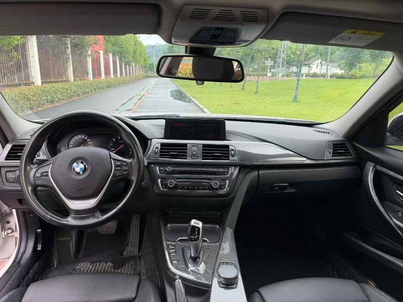 BMW 3 Series 2018 car image #9