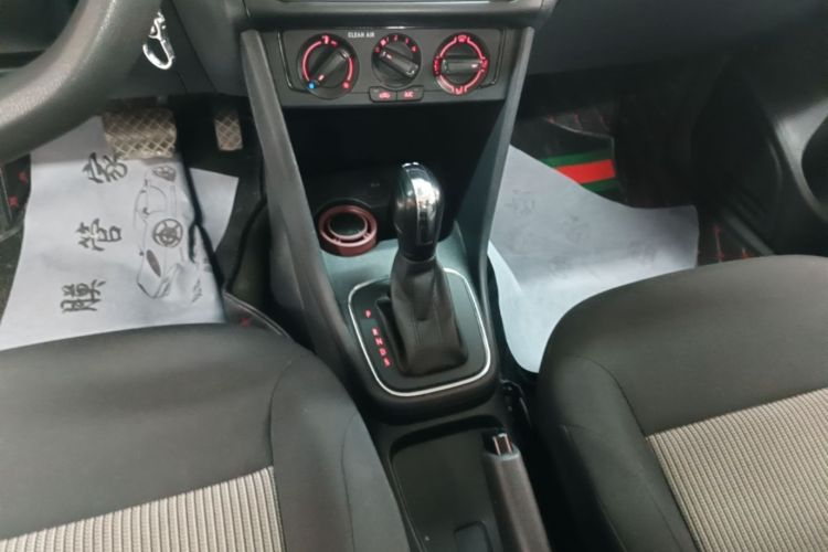 Volkswagen Polo 2019 car image #14