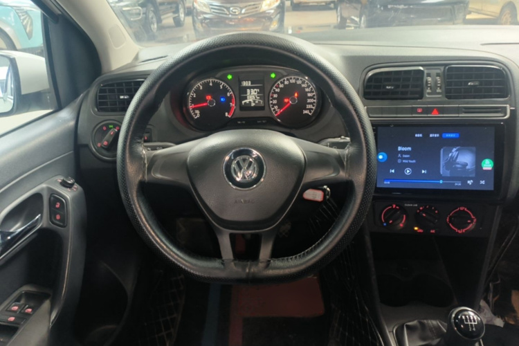 Volkswagen Polo 2016 car image #11