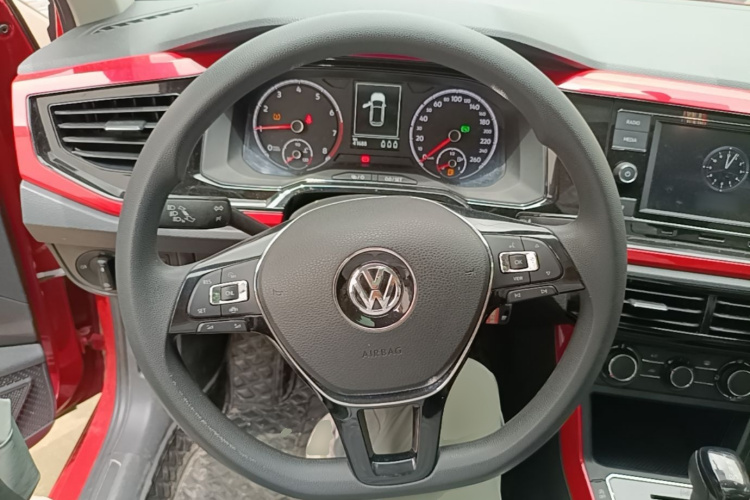Volkswagen Polo 2020 car image #11