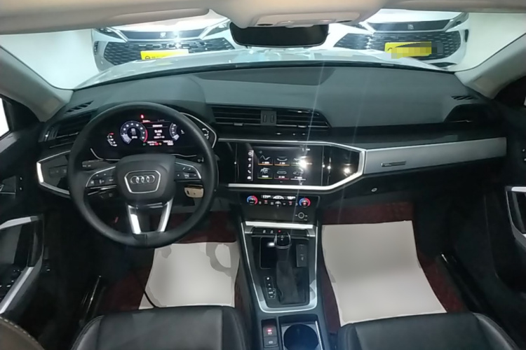 Audi Q3 2021 car image #10