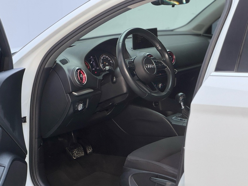 Audi A3 2018 car image #4