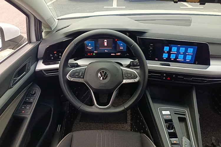 Volkswagen Golf 2021 car image #12