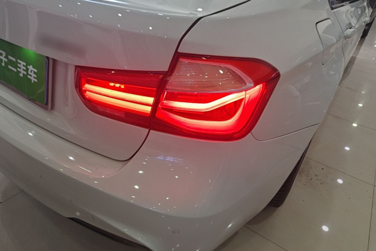 BMW 3 Series 2018 car image #8
