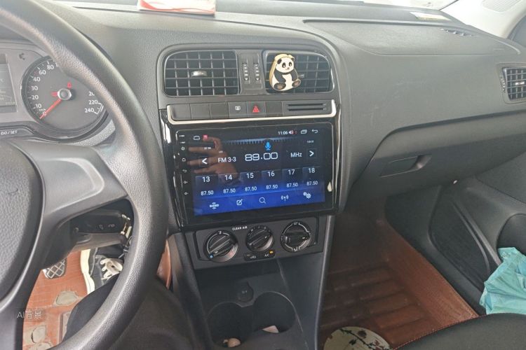 Volkswagen Polo 2018 car image #15