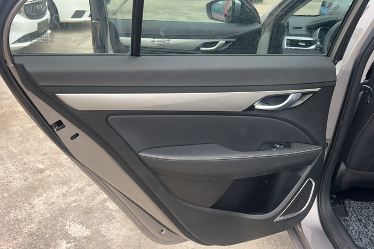 GEELY Emgrand 2020 #21 GEELY Emgrand 2020 car image #21