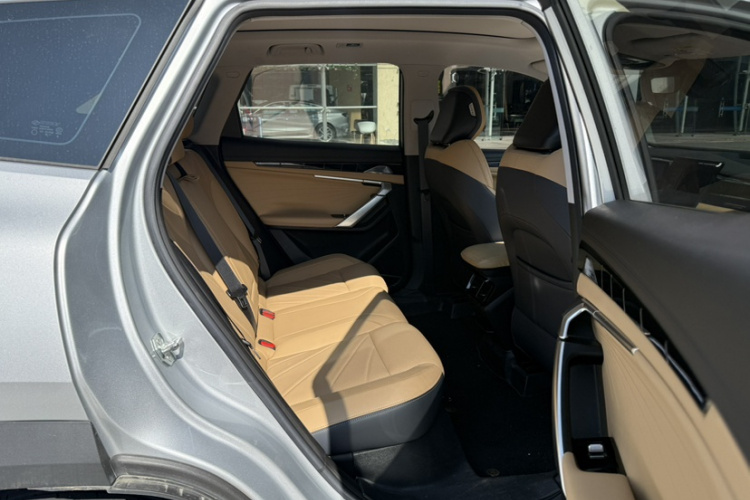 GEELY Boyue L 2023 car image #11