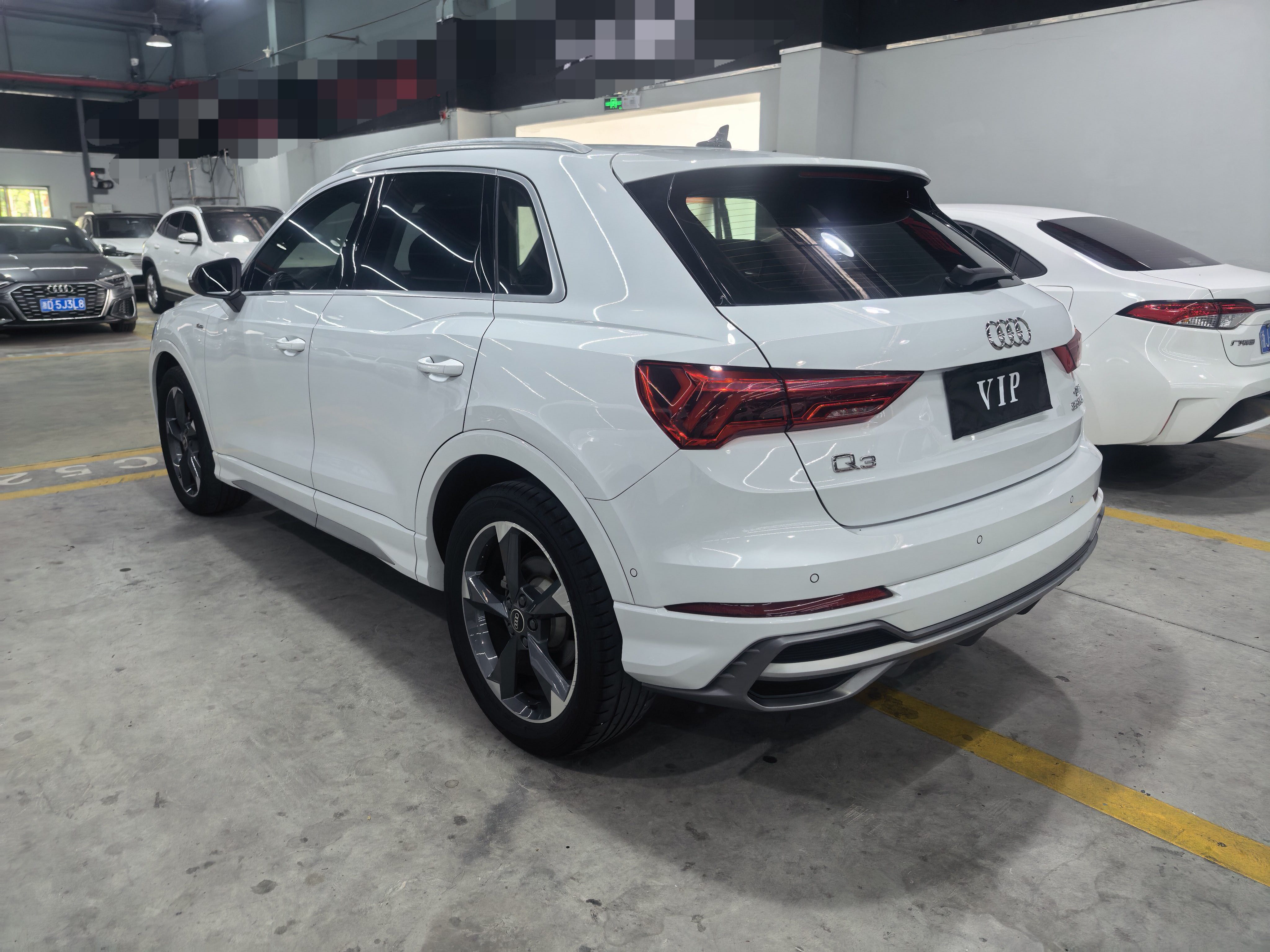 Audi Q3 2022 car image #9
