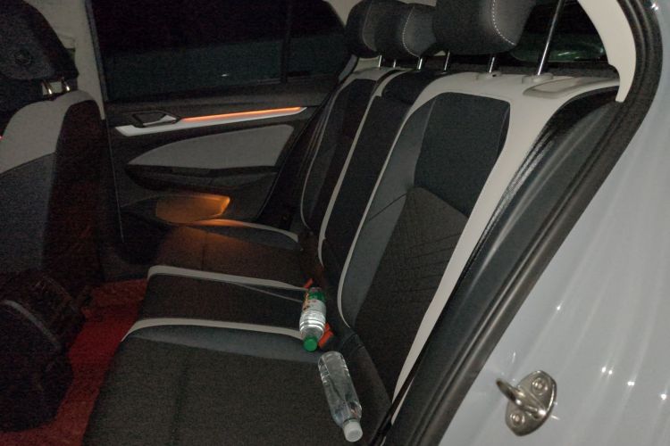 Volkswagen Golf 2021 immagine di auto #10