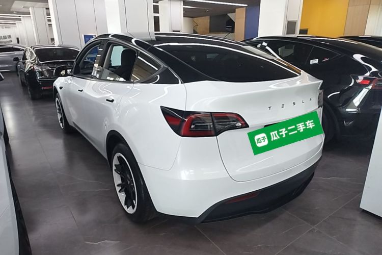 Tesla Model Y 2024 #5 Tesla Model Y 2024 car image #5
