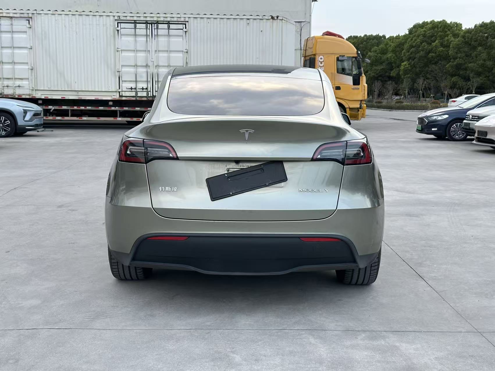 Tesla Model Y 2024 #8 Tesla Model Y 2024 car image #8