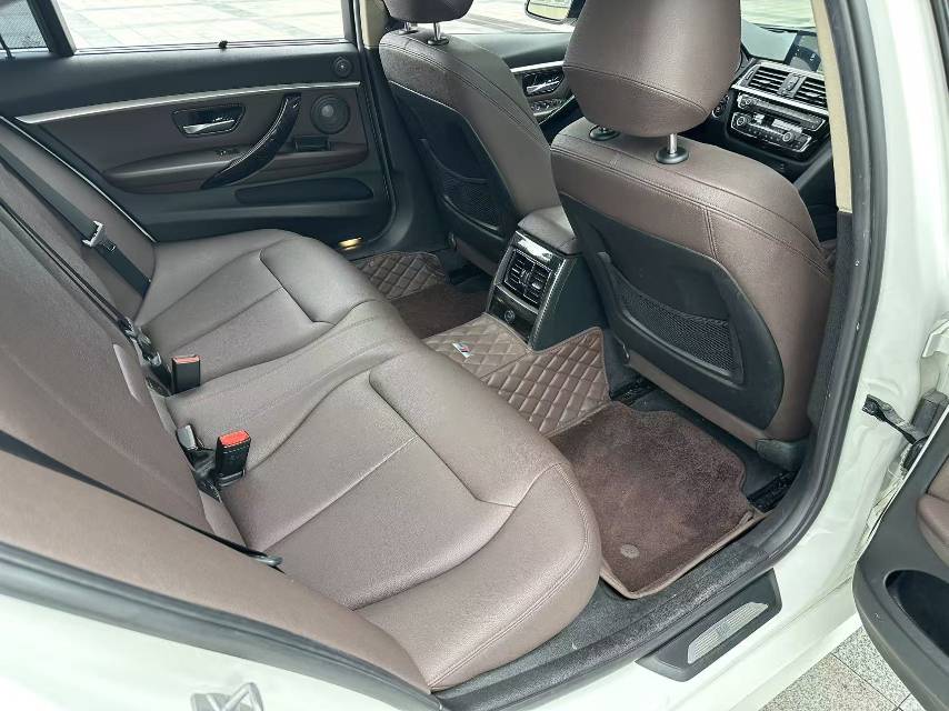 BMW 3 Series 2018 car image #18