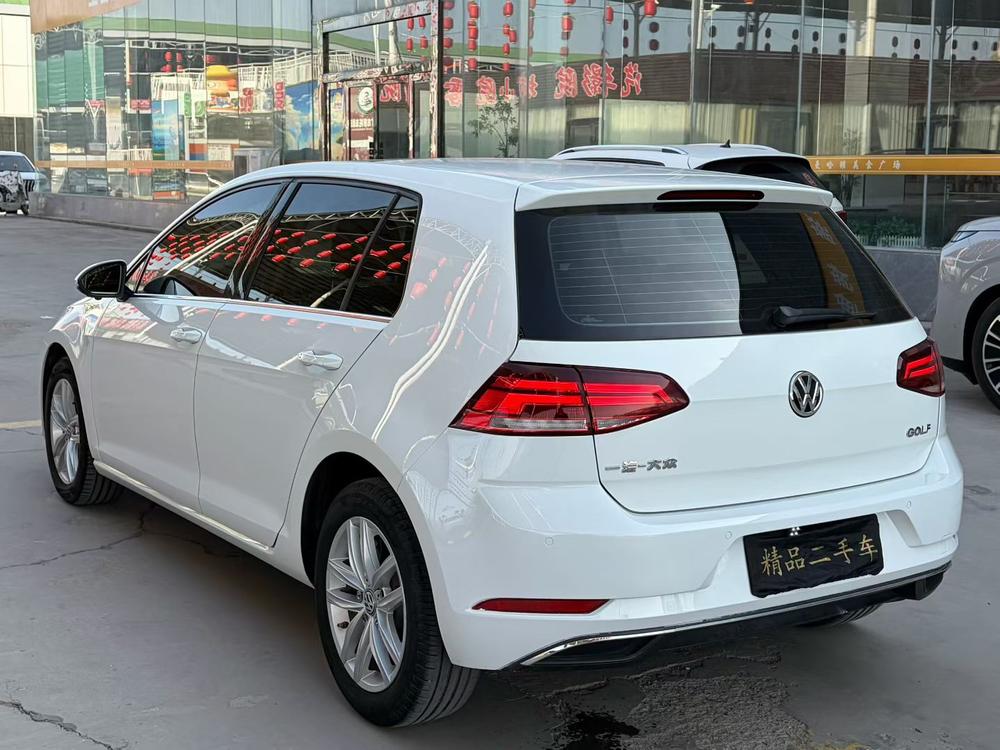 Volkswagen Golf 2018 car image #4
