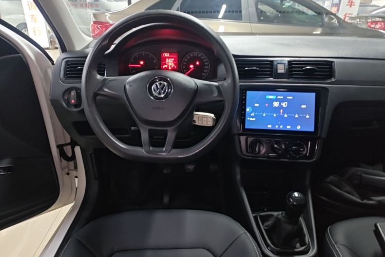 Volkswagen Santana 2018 car image #13