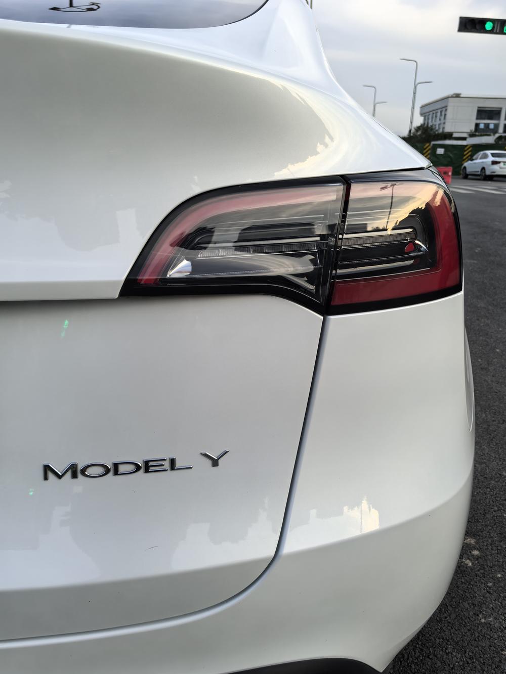 Tesla Model Y 2024 #8 Tesla Model Y 2024 car image #8