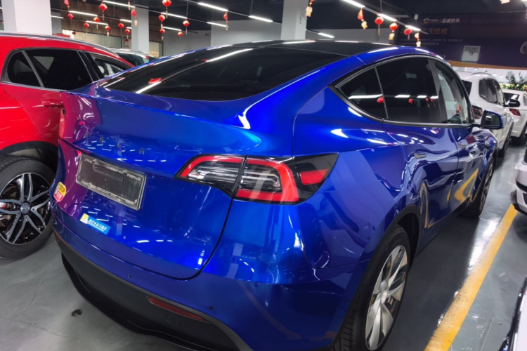 Tesla Model Y 2021 car image #7