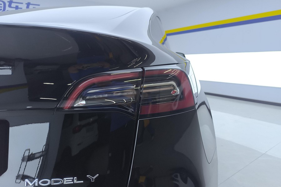 Tesla Model Y 2024 #4 Tesla Model Y 2024 car image #4