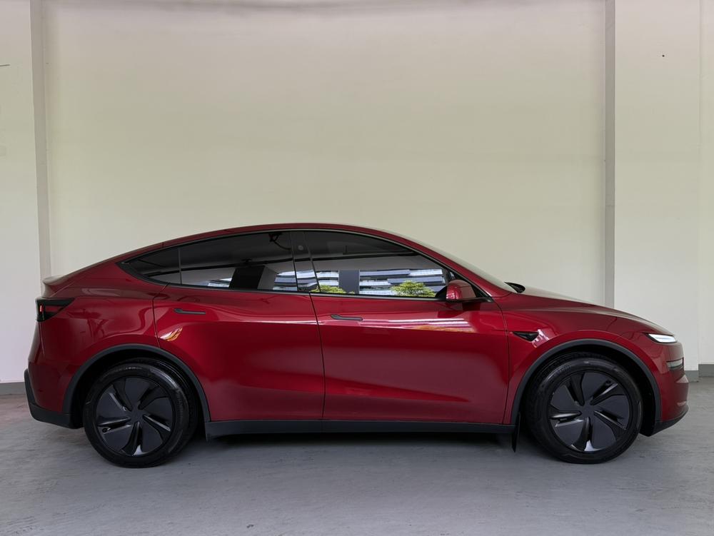 Tesla Model Y 2025 car image #6