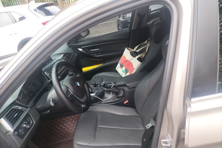 BMW 3 Series 2017 #17 BMW 3 Series 2017 car image #17