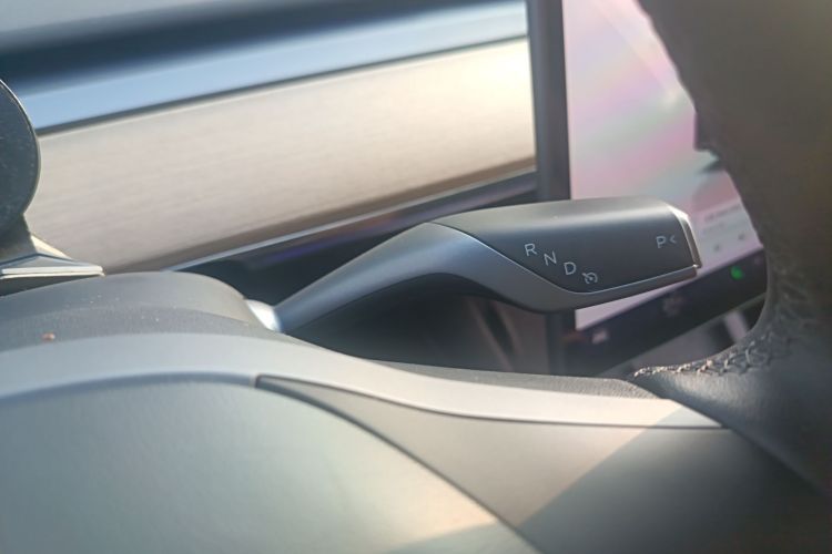 Tesla Model Y 2022 #14 Tesla Model Y 2022 car image #14