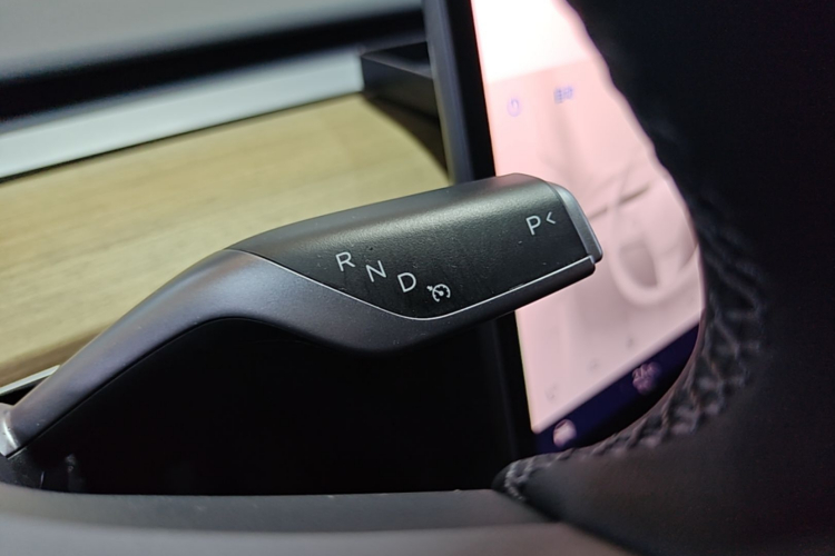 Tesla Model Y 2023 #14 Tesla Model Y 2023 car image #14