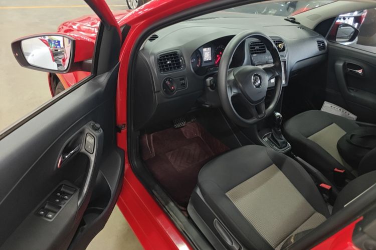 Volkswagen Polo 2018 car image #16