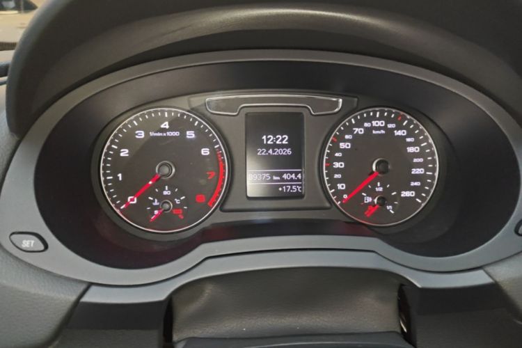 Audi Q3 2017 car image #12
