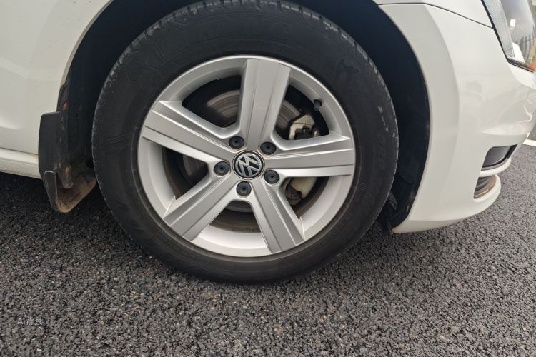 Volkswagen Golf 2017 car image #9