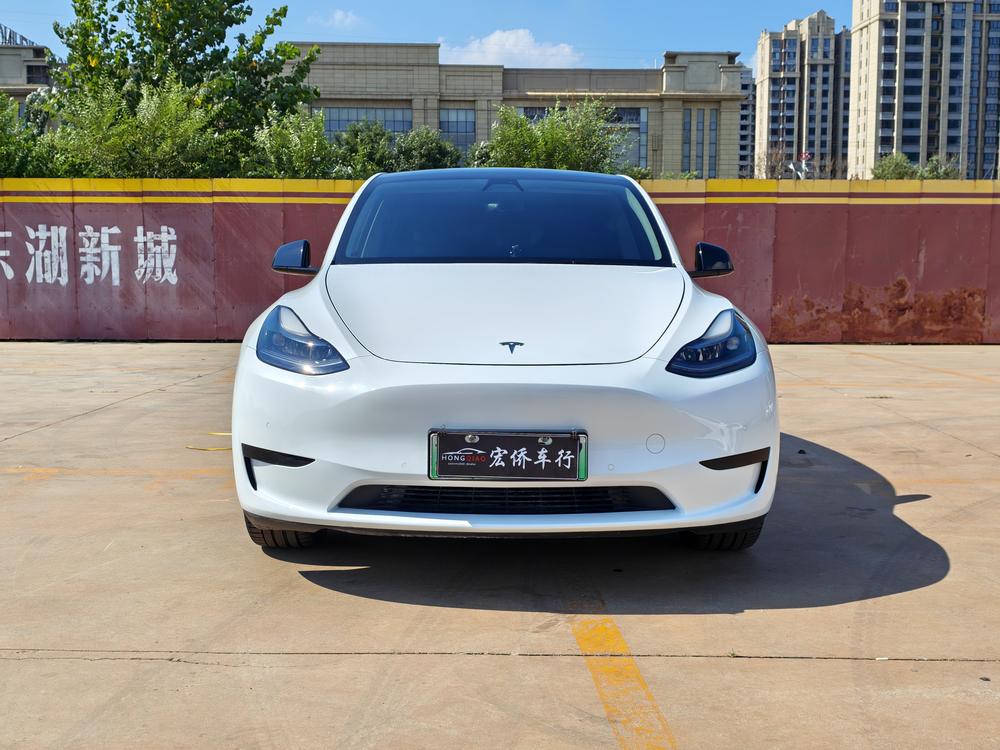 Tesla Model Y 2023 car image #2