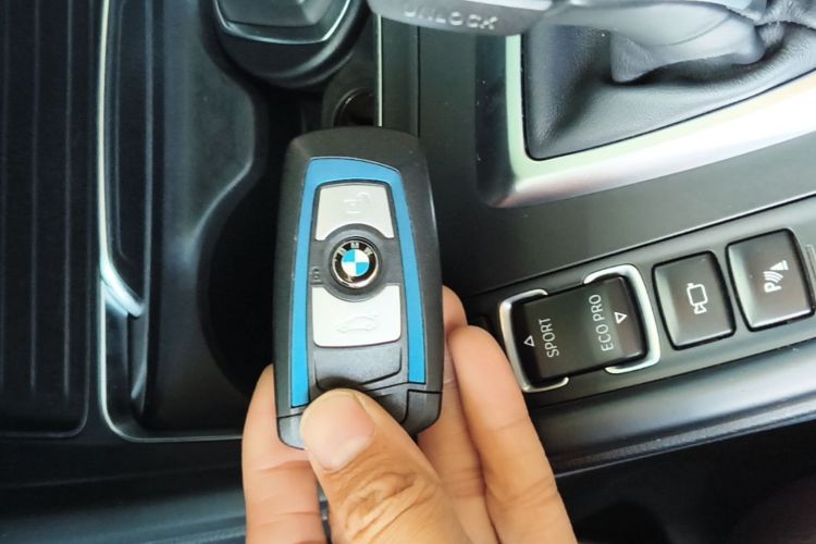 BMW 3 Series 2018 #9 BMW 3 Series 2018 car image #9