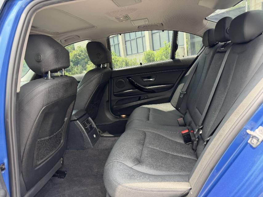BMW 3 Series 2018 #8 BMW 3 Series 2018 car image #8