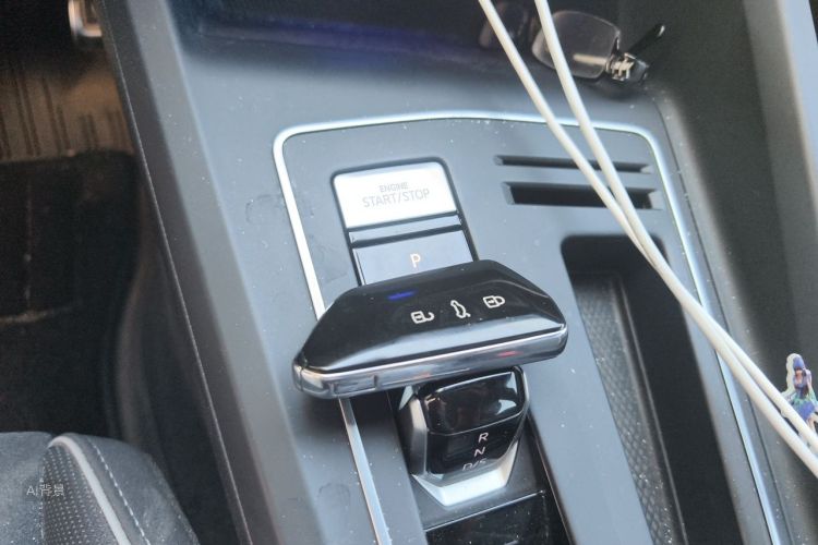 Volkswagen Golf 2023 car image #10