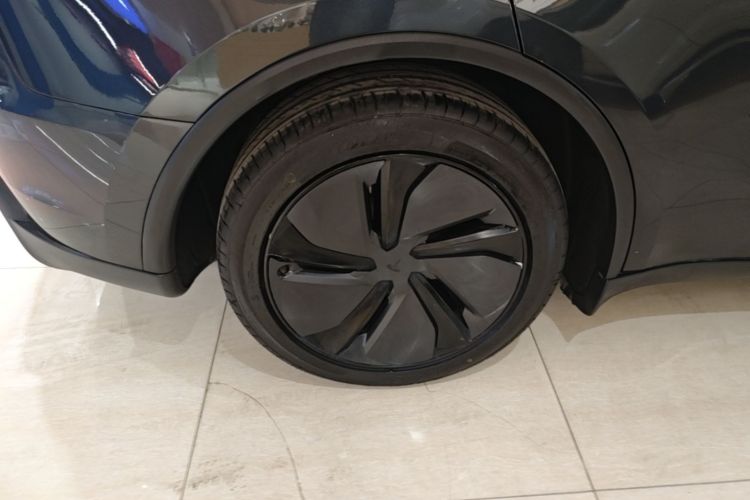 Tesla Model Y 2025 car image #10
