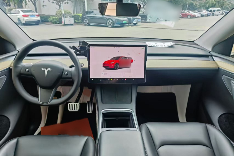 Tesla Model Y 2023 immagine di auto #12