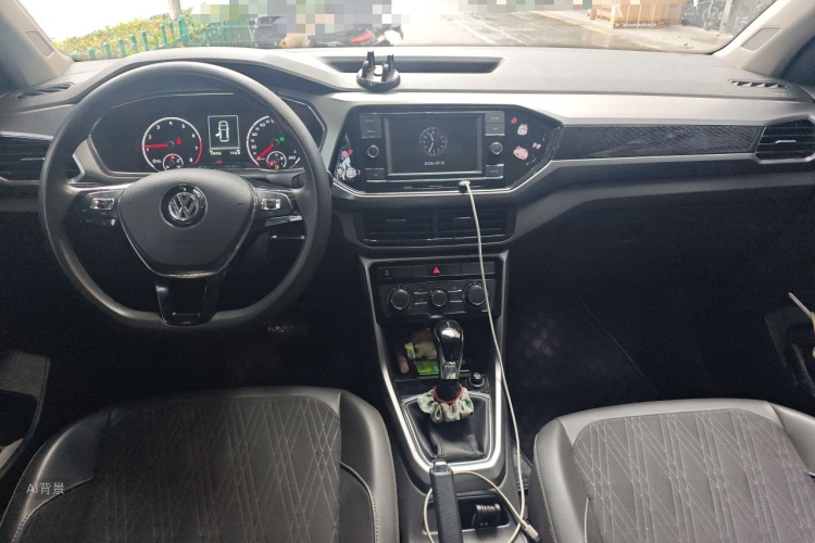 Volkswagen T-Cross 2019 #11 Volkswagen T-Cross 2019 car image #11