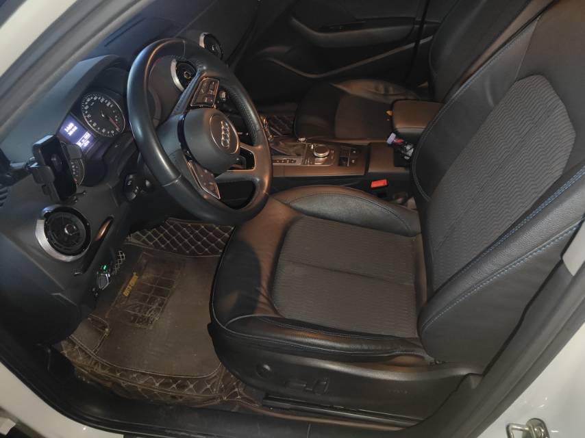 2019 car image #3