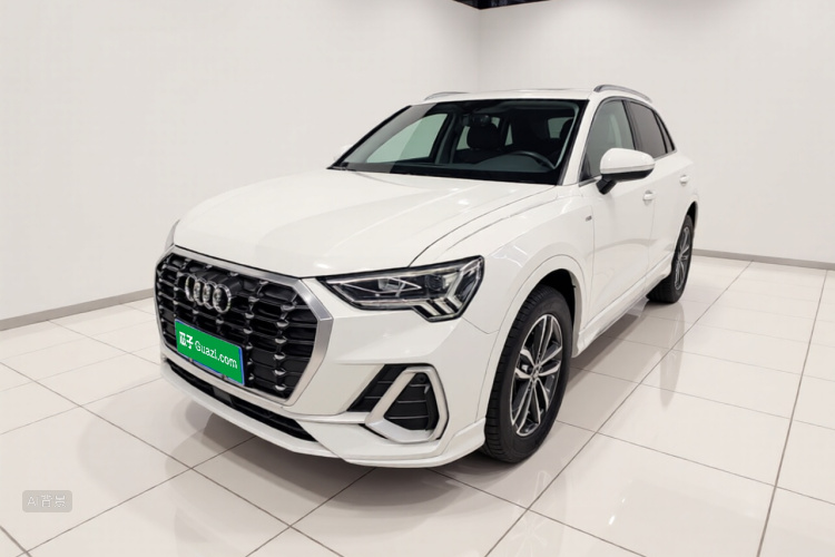 Audi Q3 2020 car image #2