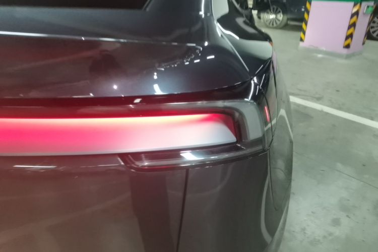 Tesla Model Y 2025 #8 Tesla Model Y 2025 car image #8